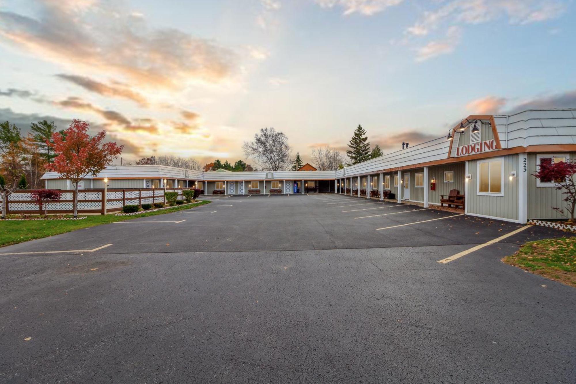 Vindel Motel Mackinaw City Exteriör bild