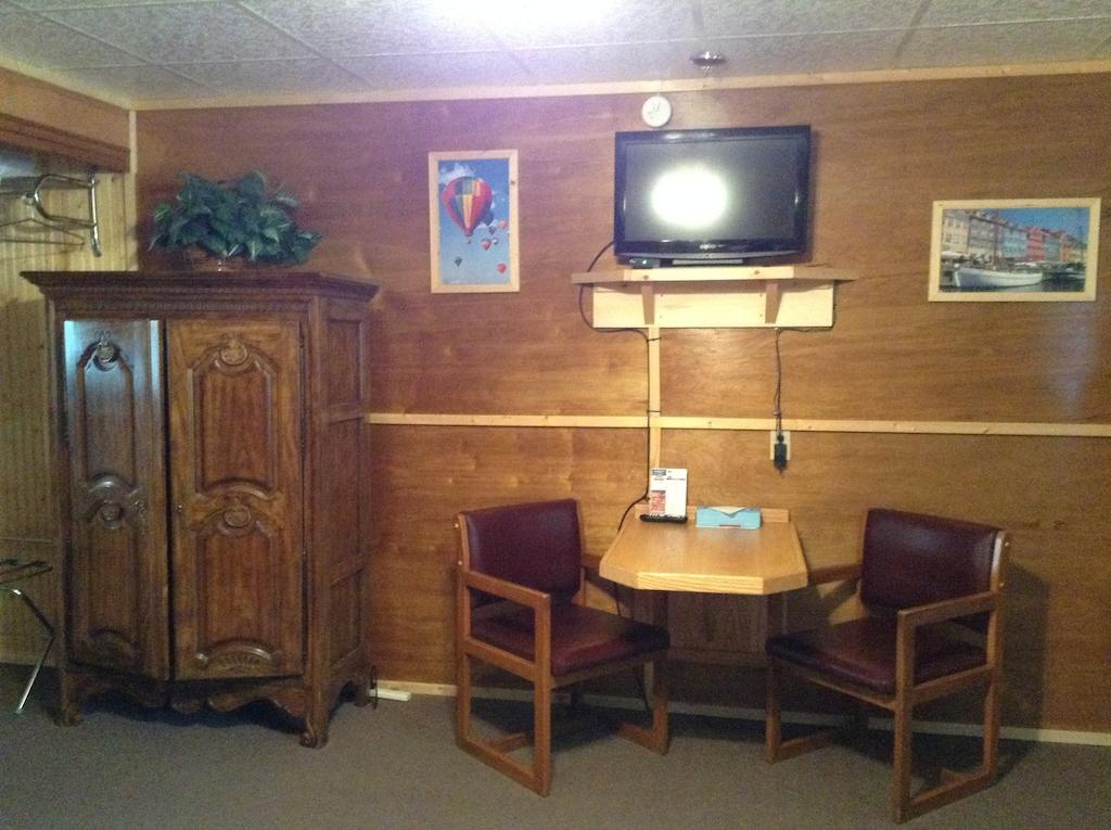 Vindel Motel Mackinaw City Exteriör bild